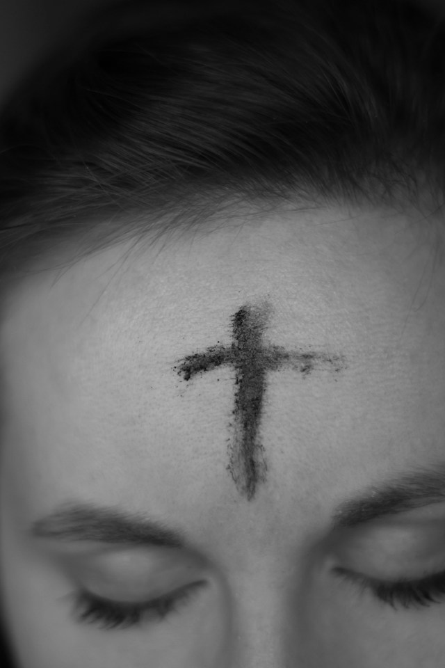 ahna-ziegler-LGqGCpm3epw-unsplash cross on a hill